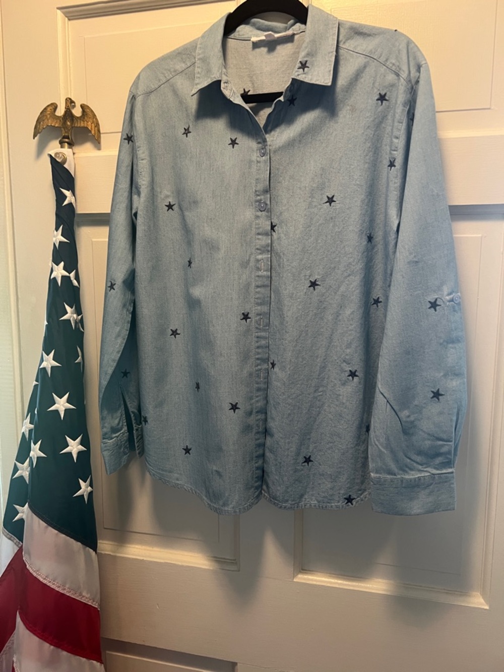Women’s Light Wash Denim Button-Up Shirt w/Navy Star Embroidery Size Med
#H-1